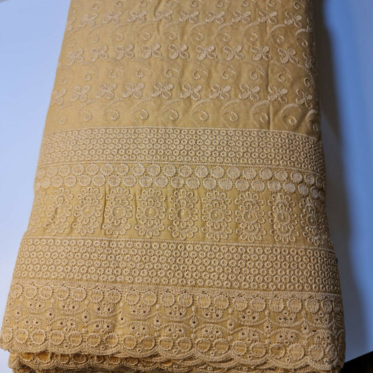 NEU FRÜHLING: 100 % Baumwollbatist, Broderie Anglaise-Stickerei, Kleider-Bastelstoff, 111,8 cm (Beige)