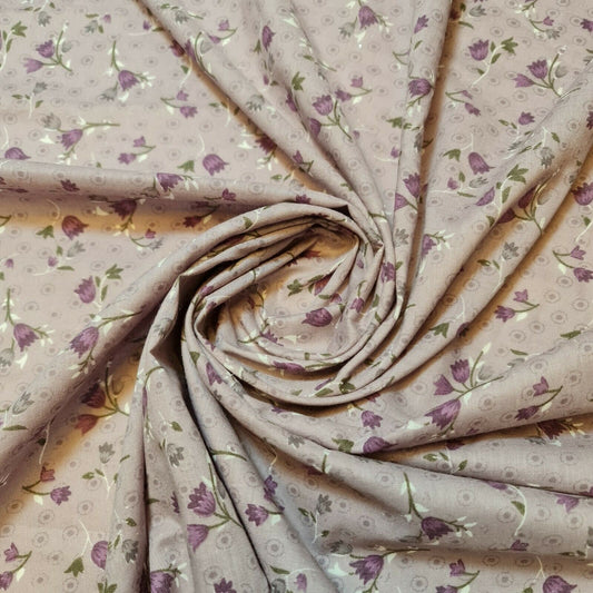 Weicher Polycotton-Kleiderstoff mit Blumenmuster im Vintage-Stil, 147,3 cm, Meterware (Flieder)