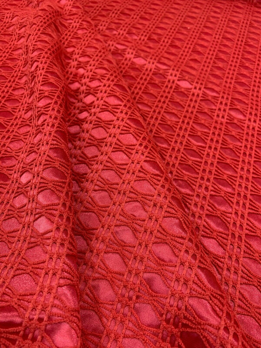 Spitzennetz mit floralem Webdesign, Rückseite aus Seidensatin, einseitig dehnbar, 150 cm breit (Korallenpfirsich)