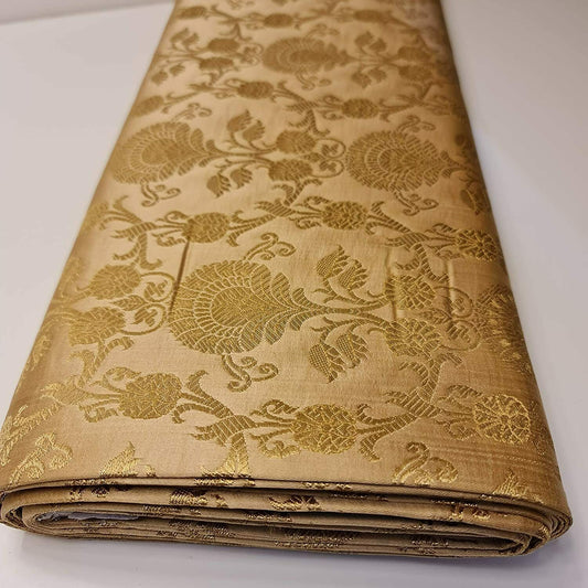 Neue Drucke, ornamentaler floraler Goldmetallic-Druck, indischer Banarasi-Brokatstoff (Gold).
