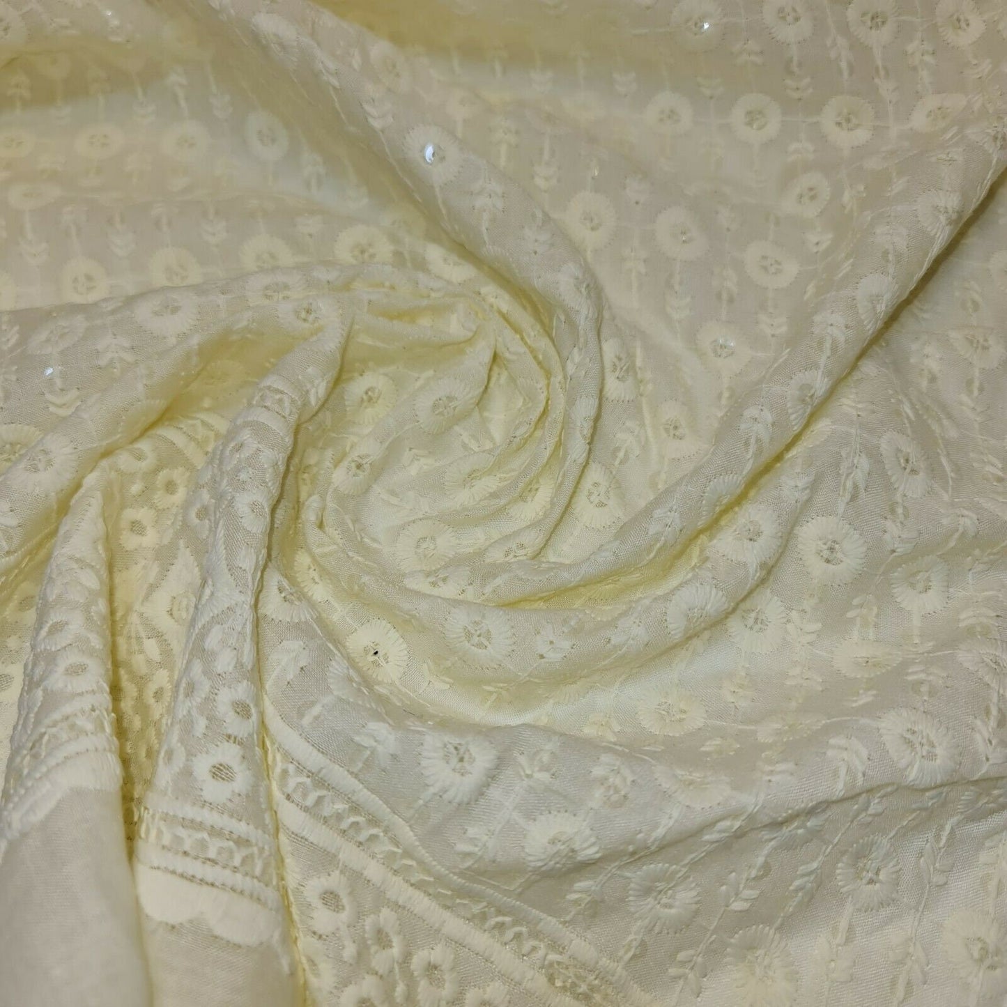 Broderie Anglaise Soft Flower Embroidery 100% Cotton Dress Craft Fabric 44" (Cream- 4)