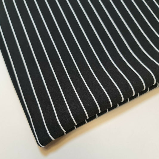 Schwarz gestreifter Scuba-Crêpe-Stoff, Jersey, Kleiderstoff, Bastelstoff, 147,3 cm, Meterware