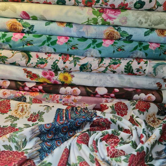 Weicher Lawn-Stoff mit Blumenmuster und Rosen, Digitaldruck, Kleiderstoff, Polycotton, 111,8 cm