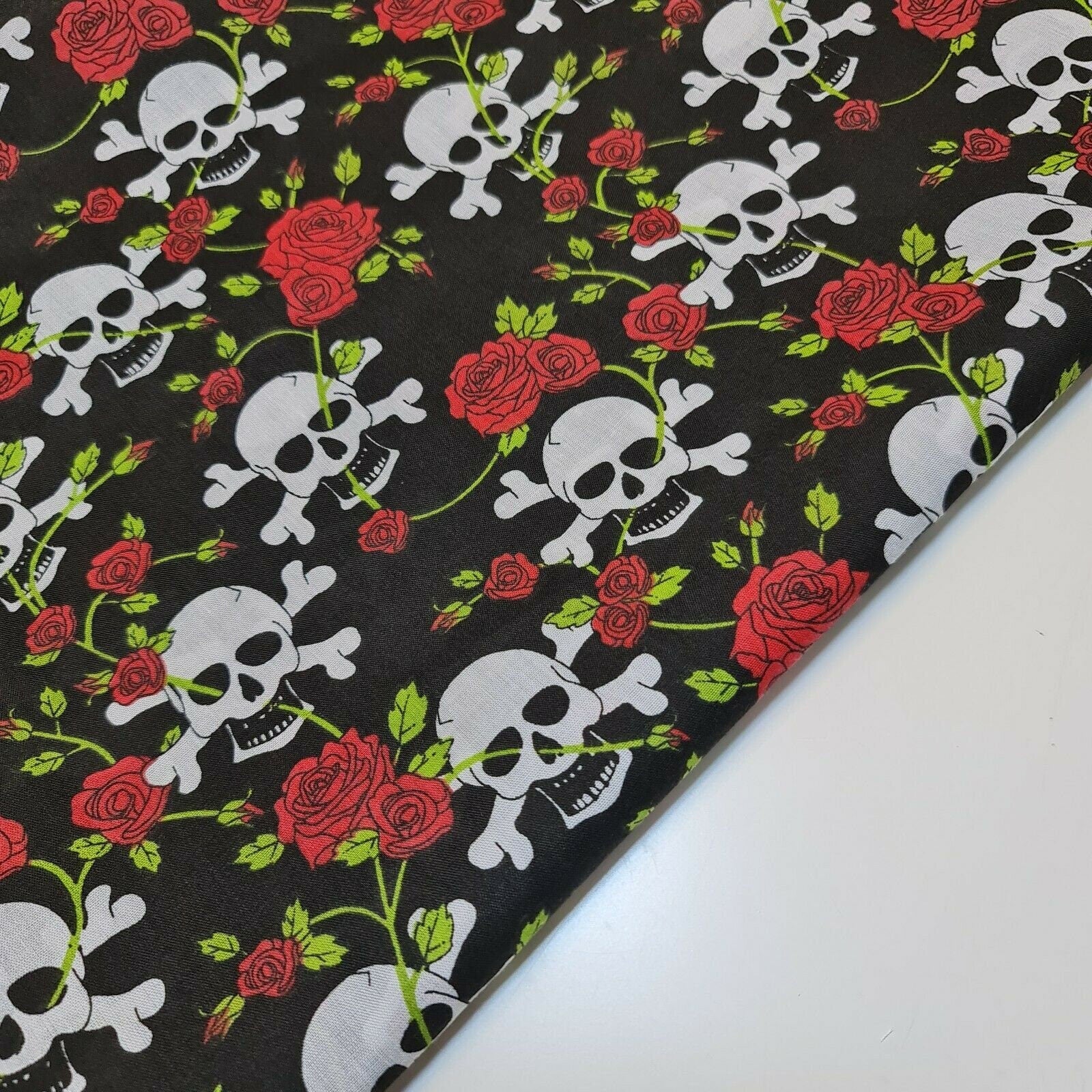 red roses and skull print halloween material uk